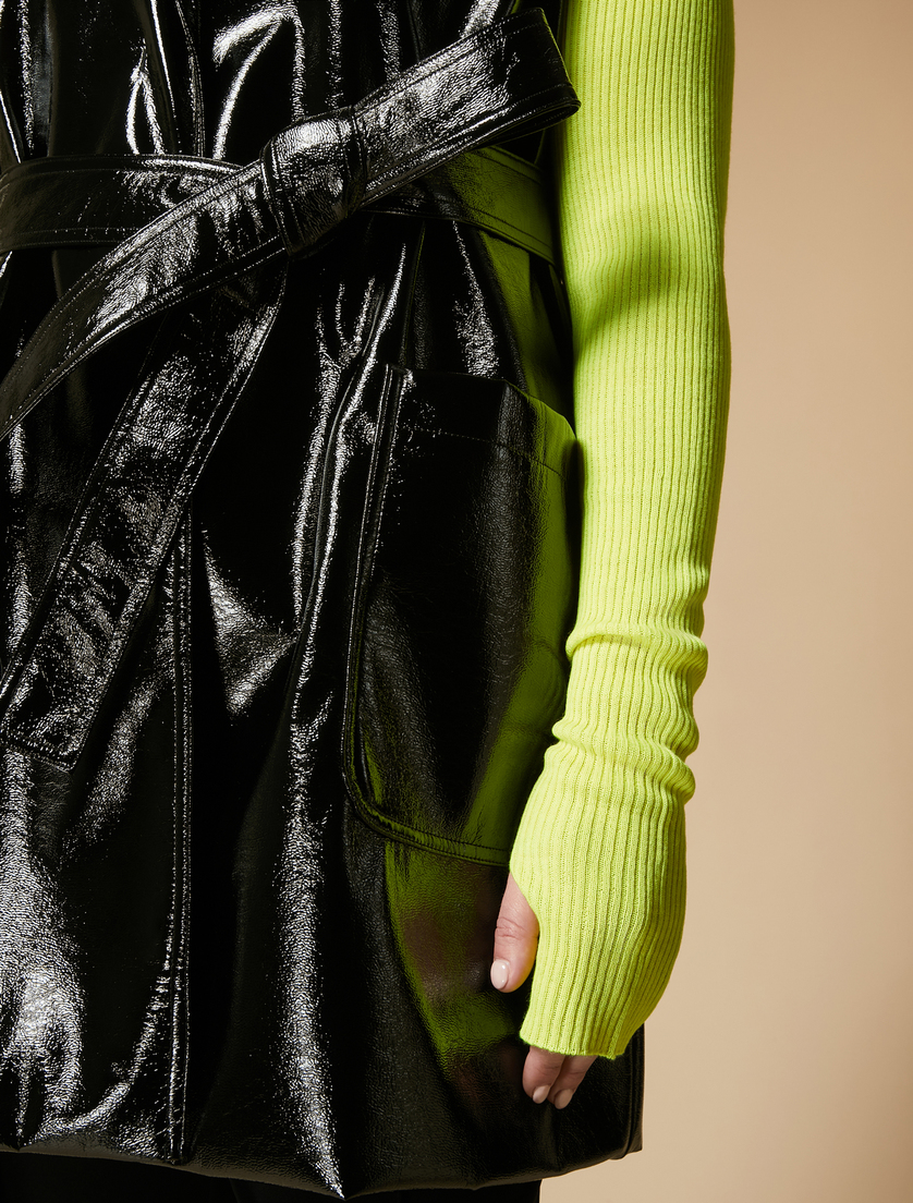 Weste aus Craquelé-Lackleder - Schwarz - Marina Rinaldi - 2