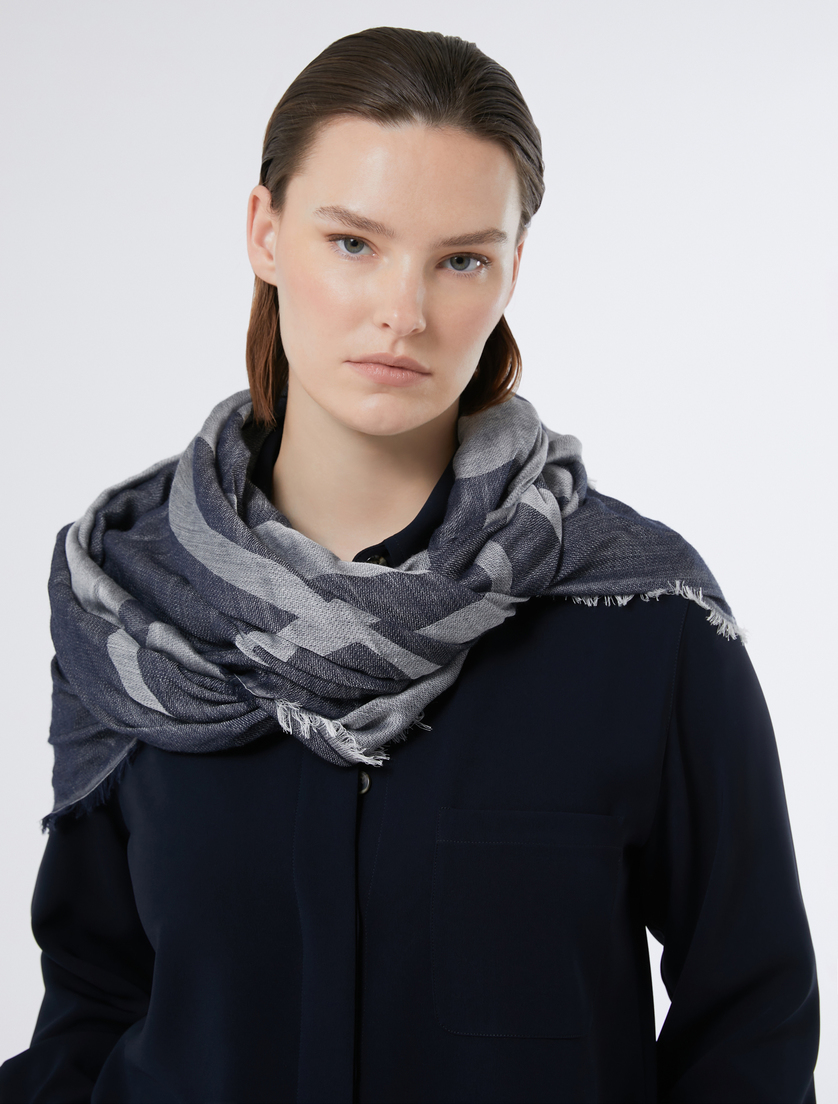 Jacquard stole in a cashmere blend - ULTRAMARINE - Marina Rinaldi - 4 Jacquard stole in a cashmere blend - ULTRAMARINE - Marina Rinaldi - 4