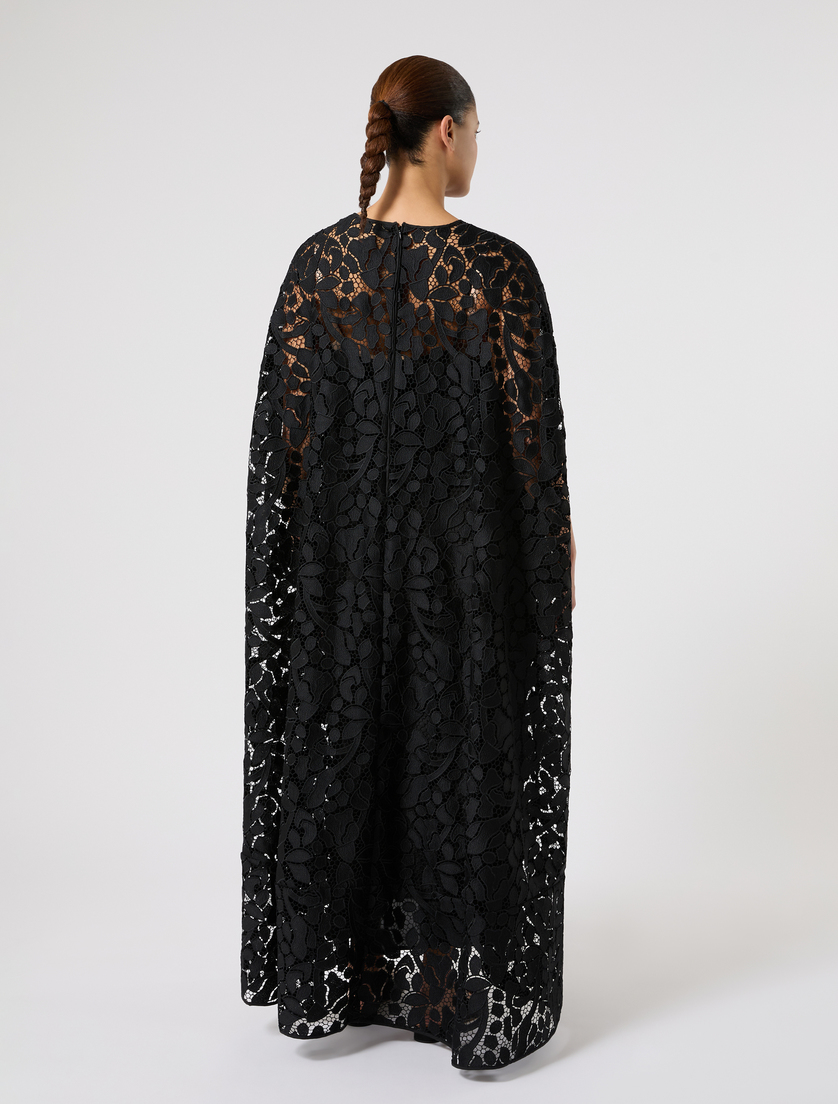 Długa sukienka z koronki makramowej - CZARNY - Marina Rinaldi - 4