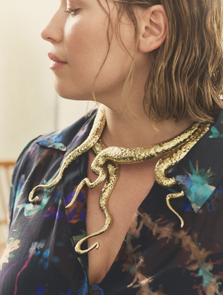 Asymmetrical metal choker - MUSTARD